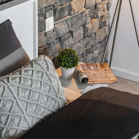 Rezedova One Retreat Апартаменты Братислава